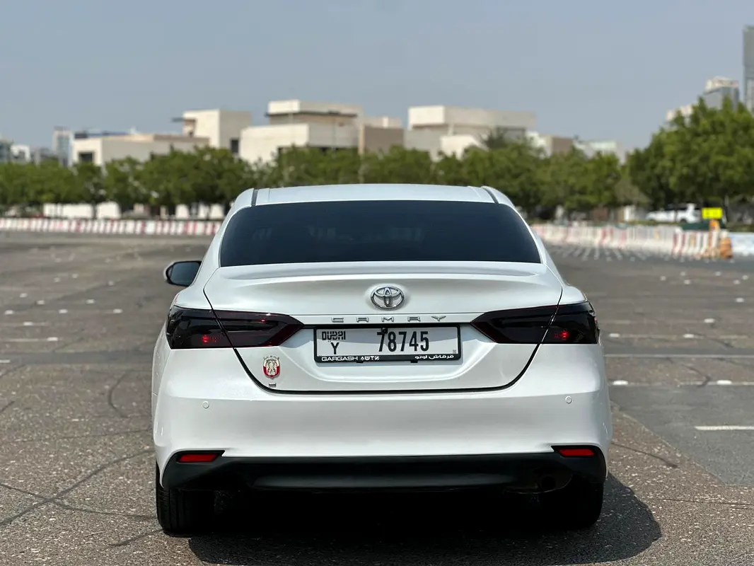 Toyota Camry 2019 — photo 1 of 7