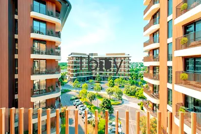 Corner Unit | Low Floor | Community View