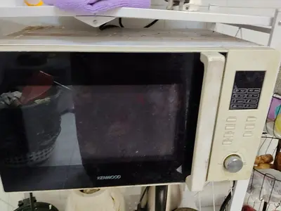 Kenwood countertop microwave - used
