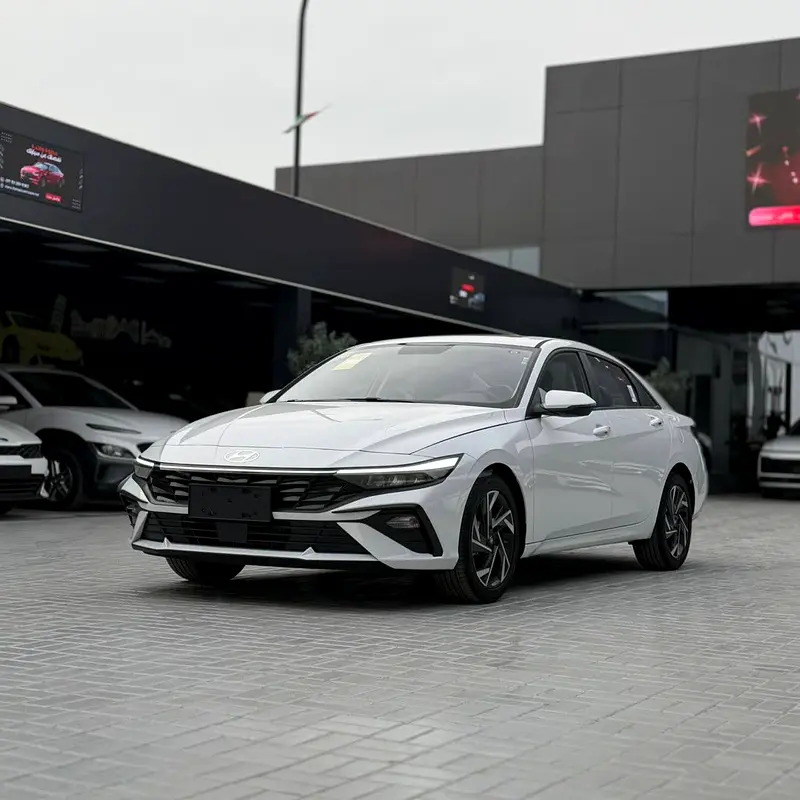 Hyundai Elantra 2025 — photo 1 of 13