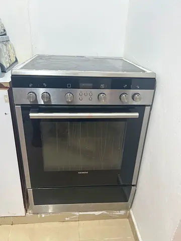 Siemens freestanding electric oven and cooker - good working condition