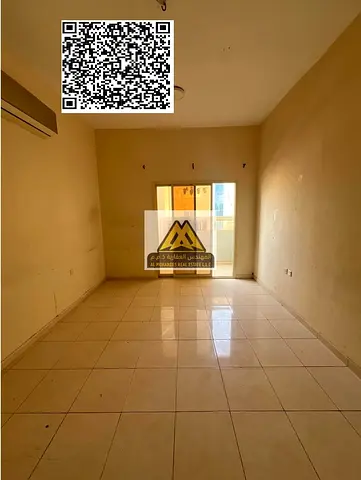 تتميز بمساحة واسعة وتصميم عملي، بالإضافة إلى بلكونة ومطبخ مغلق، مع موقع مميز قريب من جميع الخدمات، مما يجعلها خياراً مناسباً للسكن الاقتصادي والمريح.