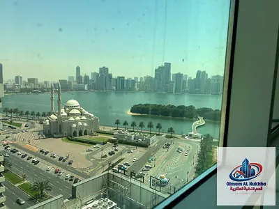 شقة غرفتين وصالة بإطلالة بحرية للإيجار في المجاز 1 مع بلكونة وباركينج ومسبح مجاني وتصديق العقد على المالك وقريبة من جميع الخدمات