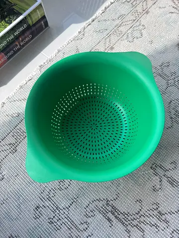 Green Plastic Colander / Strainer - Lightly Used