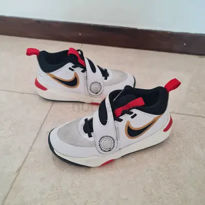 Kids Nike Basketball Shoes white and gold sneakers Very Good Condition, size 35