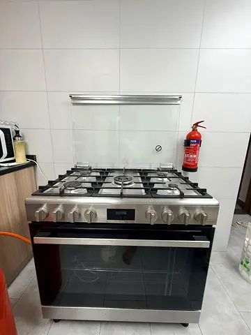 BOSCH Stainless Steel Gas Range with Oven - 5 Burners Like new