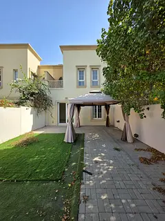 Distress 2 bed+study for rent