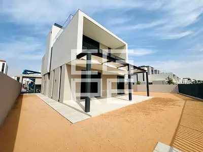 4 BR Luxurious Villa | Spacious | Vacant