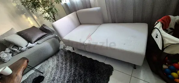 Light grey two-seater chaise lounge / daybed in good condition