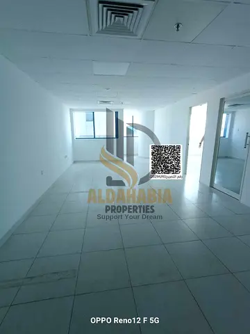 🏢 مكتب للإيجار في الفالكون | 1,200 قدم | موقف سيارة | 45,000