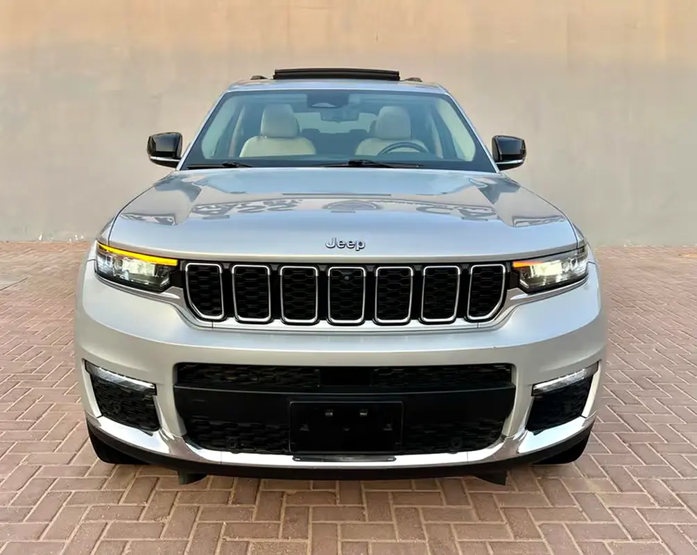 Jeep Grand Cherokee L 2021 — photo 1 of 5