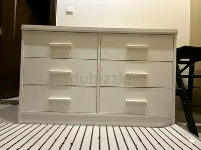 White 6-Drawer Dresser / Chest in Good Condition