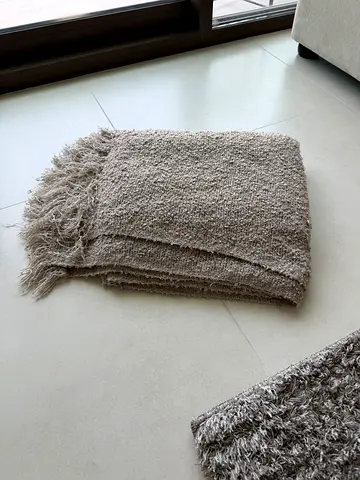 Throw blanket / lightweight blanket