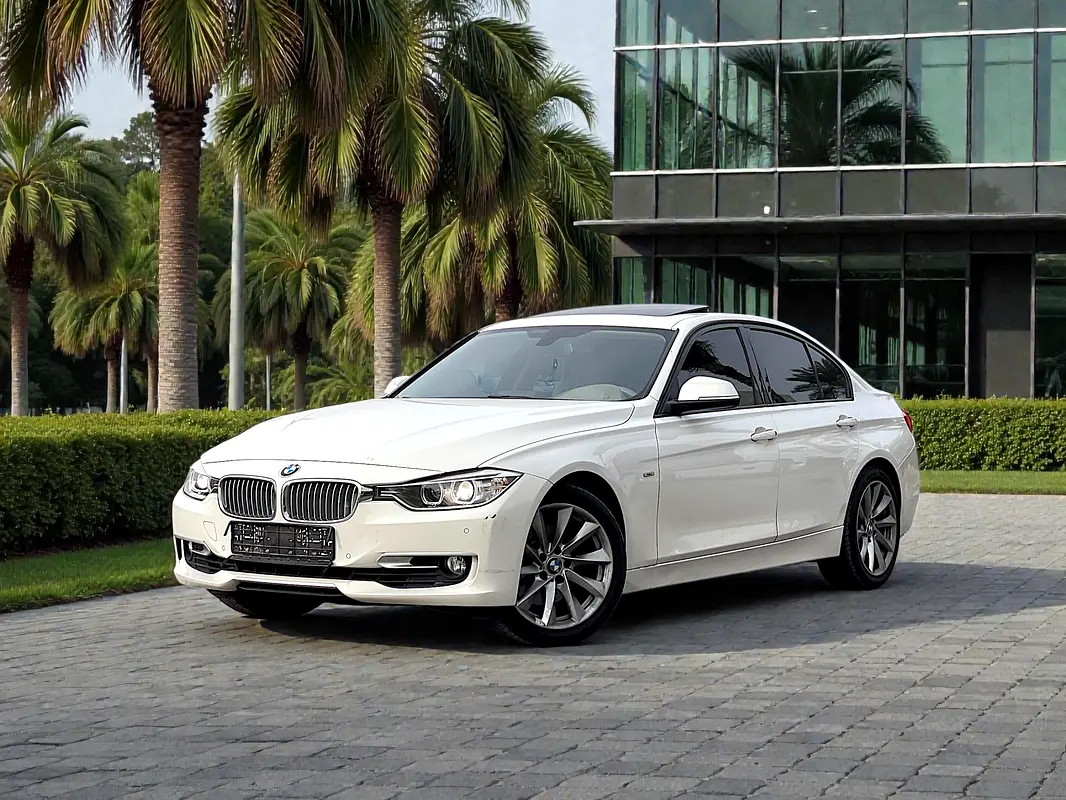 BMW 3-Series 2012 — photo 1 of 20