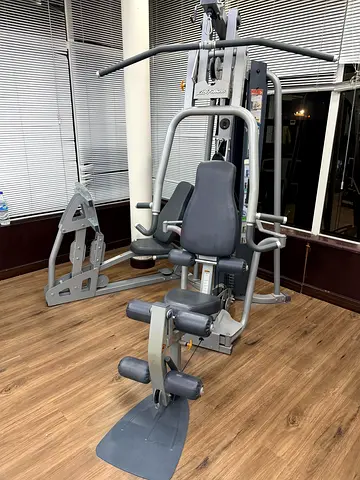 Life fitness G4 with leg press in perfect condition