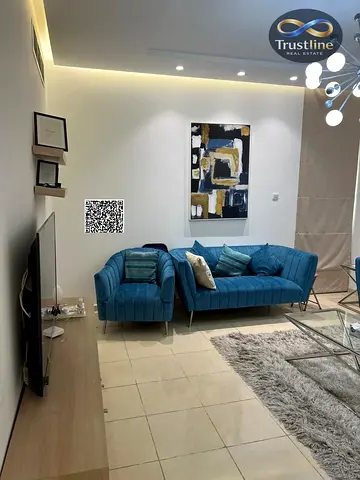 غرفتين وصاله للبيع في ابراج اورينت مع اطلاله ع المدينة البيع مع الفرش