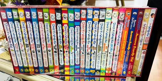 Complete box set of diary of wimpy kid (25 books)