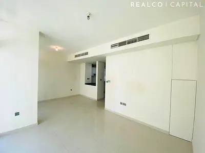 3 BEDROOMS / MIDDLE UNIT / BACK TO BACK