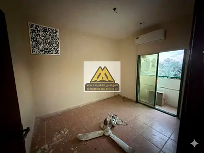 وتتميز بوجود روف واسع يوفر مساحة إضافية مميزة للاستخدام، مع موقع قريب من جميع الخدمات، مما يجعلها خيارًا مناسبًا للعائلات الباحثة عن سكن عملي بسعر اقت