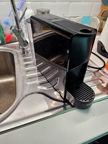 Nespresso Essenza Mini coffee machine - compact single-serve - 2 years old