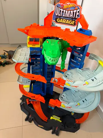 Hot Wheels Ultimate Garage - Large Multi-Level Car Track