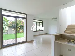 SINGLE ROW | LANDSCAPED | VACANT JUNE