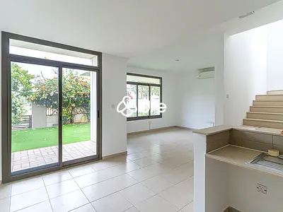 SINGLE ROW | LANDSCAPED | VACANT MAY