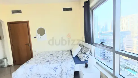 Room with private bathroom nearby DMCC metro station