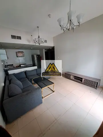 One Bedroom Apartment with Parking in City Tower for Annual Rent