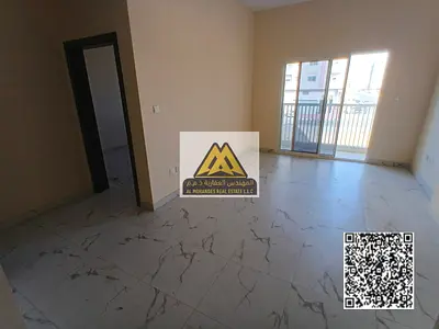 A two-bedroom apartment with a master living room and three bathrooms, featuring a spacious layout and practical design suitable for families. The apa