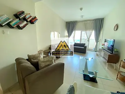 Two-bedroom apartment with a living room, excellent condition, spacious layout, very reasonable price, located in a very lively area all day