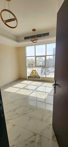 شقة غرفة وصالة للإيجار السنوي في النعيمية عجمان بالقرب من داي تو داي مع بلكونة وباركن خاص وموقع مميز على الشارع