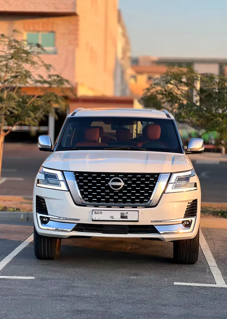 Nissan Patrol 2014 — photo 1 of 2