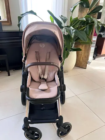 Lightweight beige single baby stroller with black bassinet in a good condition