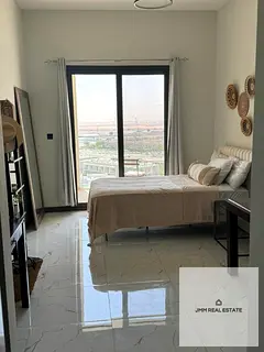 12 Cheques | Vacant | High Floor