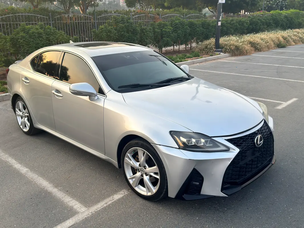 Lexus IS-Series 2009 — photo 1 of 13