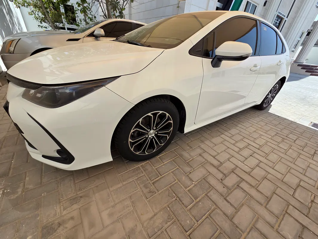 Toyota Corolla 2021 — photo 1 of 7