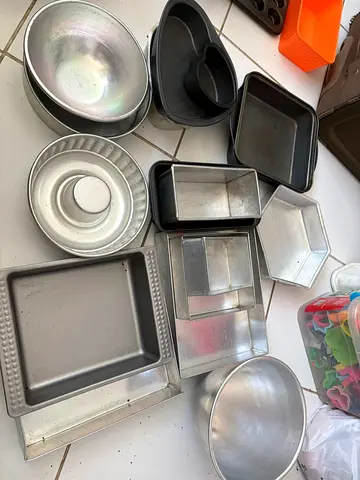 Cake pans