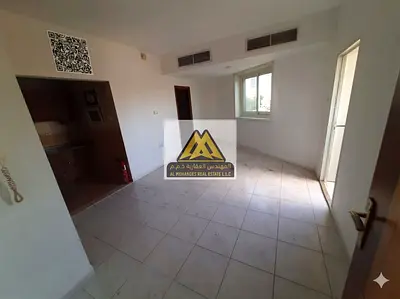 فرصة مميزة للسكن في استوديو عملي بموقع استراتيجي في قلب الراشدية 3، خلف جراند مول مباشرة، وقريب من جميع الخدمات الأساسية،