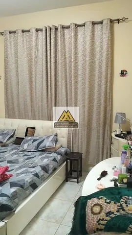 فرصة استثمارية وسكنية مميزة في مدينة الإمارات (منطقة العامرة). شقة فسيحة تقع في الطابق الـ 21، تتميز بإطلالات مفتوحة وتشطيبات عصرية، مما يجعلها الخيار