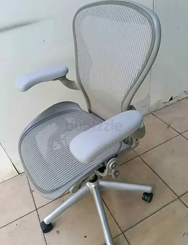 Selling for Herman Miller Areon chair size B size and C full loaded available