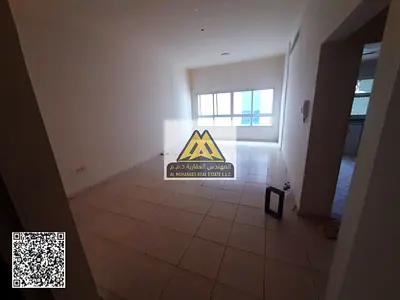 A spacious and practical studio apartment, suitable for single or couple living, located in a prime and quiet location next to the city police station