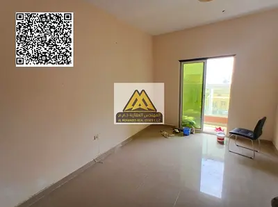 شقة غرفتين وصالة للإيجار السنوي في النعيمية 2 عجمان، تتميز بمساحة كبيرة وتصميم مريح مع بلكونة بإطلالة جميلة، في موقع حيوي قريب من جميع الخدمات وبناية