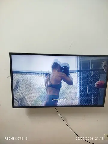 40 inch LED LCD Wall-Mounted TV (Good Working Condition)