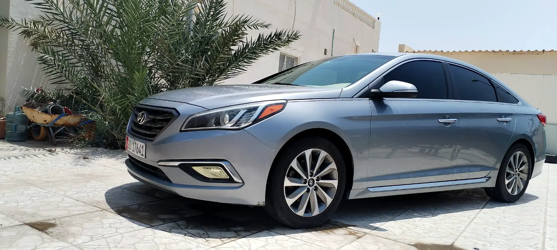 Hyundai Sonata 2015 — photo 1 of 12