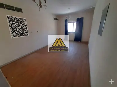 فرصة مميزة للسكن في شقة واسعة داخل منطقة الجرف الصناعية 3، بموقع استراتيجي قريب من مخرج الشارقة ودبي وطريق الشيخ محمد بن زايد،