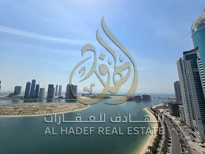 للإيجار السنوي في الخان – الشارقة! شقة فاخرة 3 غرف وصالة + غرفة خادمة (ماستر) – إطلالة بحرية مباشرة – مساحات ملكية ومرافق مجانية
