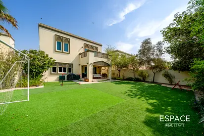 Opposite Park | 3BR | Vastu | Huge Plot