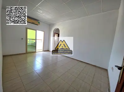 شقة غرفة وصالة للإيجار السنوي في ليواره 1 عجمان، تتميز بإطلالة بحرية رائعة على الخور وميناء عجمان، مع بلكونتين في طابق مرتفع (الروف)، موقع مميز قريب م