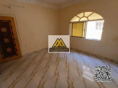 للإيجار السنوي – شقة دور أرضي غرفتين وصالة في المويهات 3 – عجمان (موقع مميز، تكييف سبليت وسهولة الوصول لدبي والشارقة)